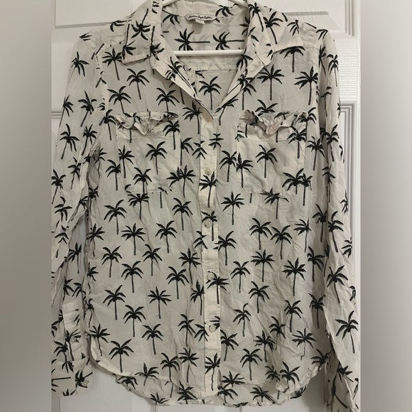 American Eagle Palm Trees Button Down Shirt in Black and White - Picture 4 of 10